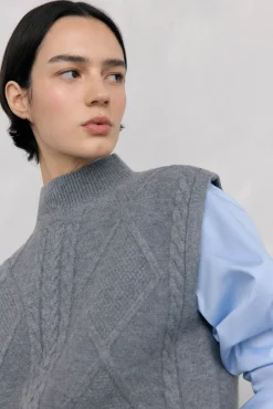 Chaleco abotonadura central y ochos espalda