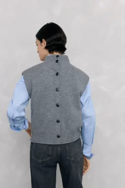 Chaleco abotonadura central y ochos espalda