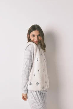 Chaleco corto borreguito blanco bordado