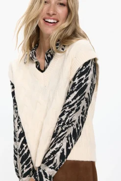 Chaleco de punto cuello pico