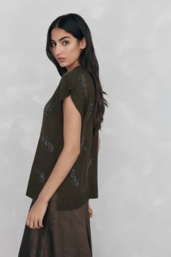 Chaleco de punto pico con pedrería bordada