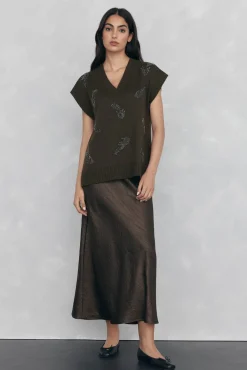 Chaleco de punto pico con pedrería bordada