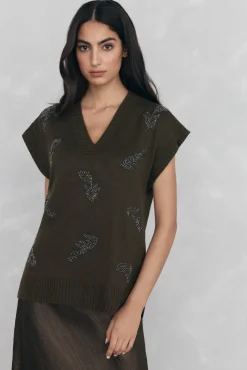 Chaleco de punto pico con pedrería bordada