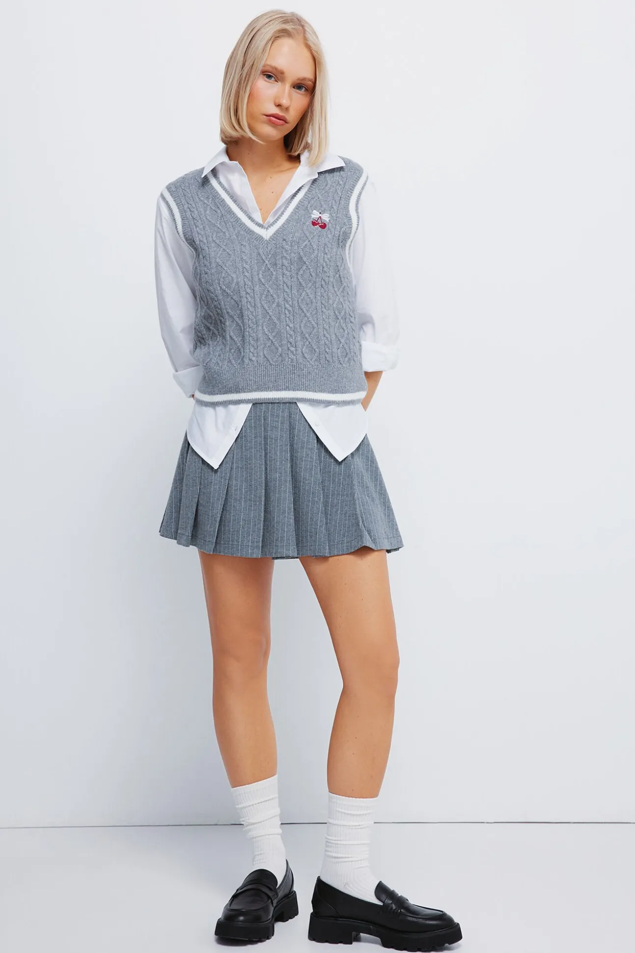 Chaleco punto bordado cereza