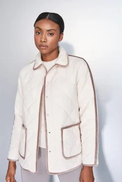 Chaqueta acolchada rombos beige