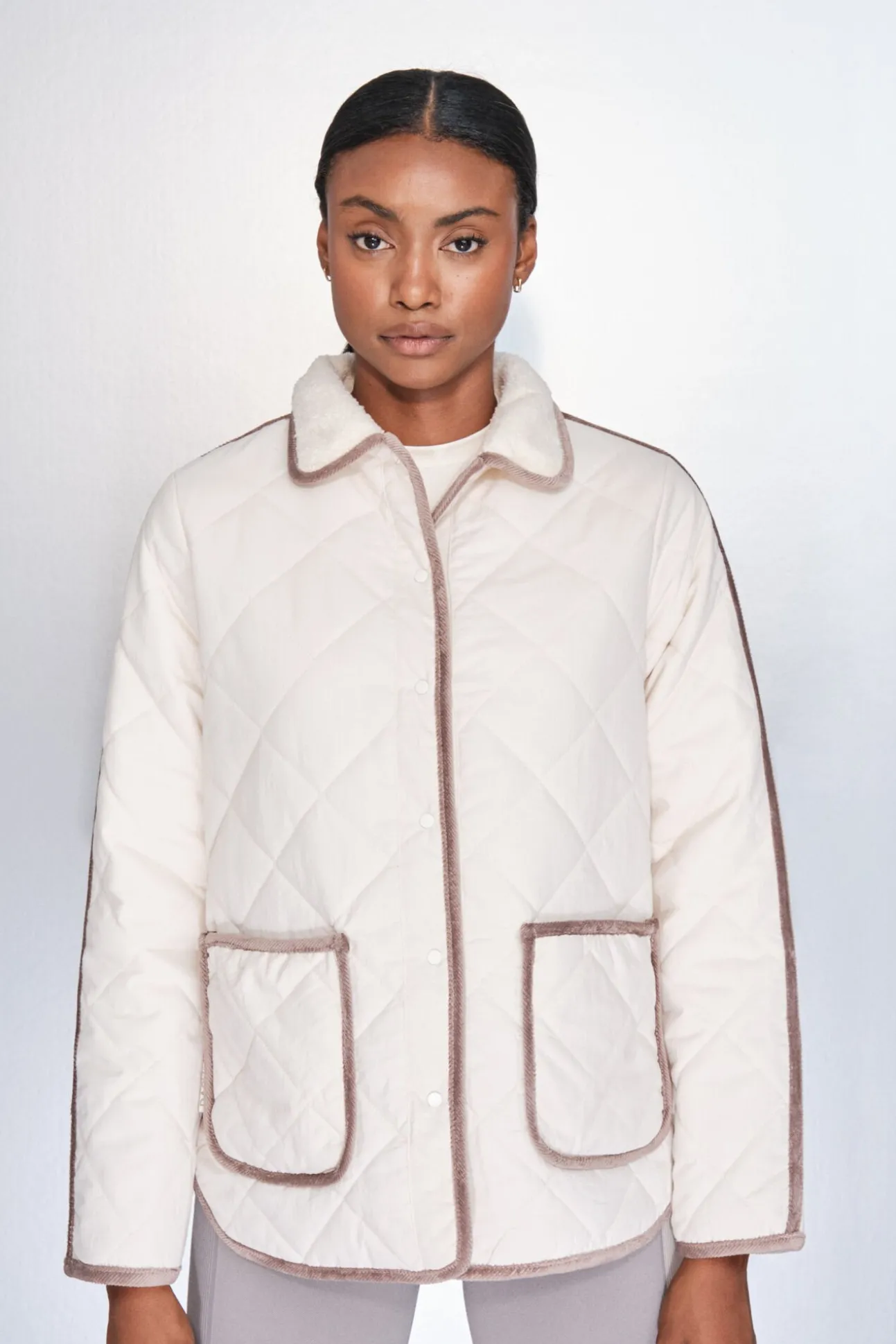 Chaqueta acolchada rombos beige