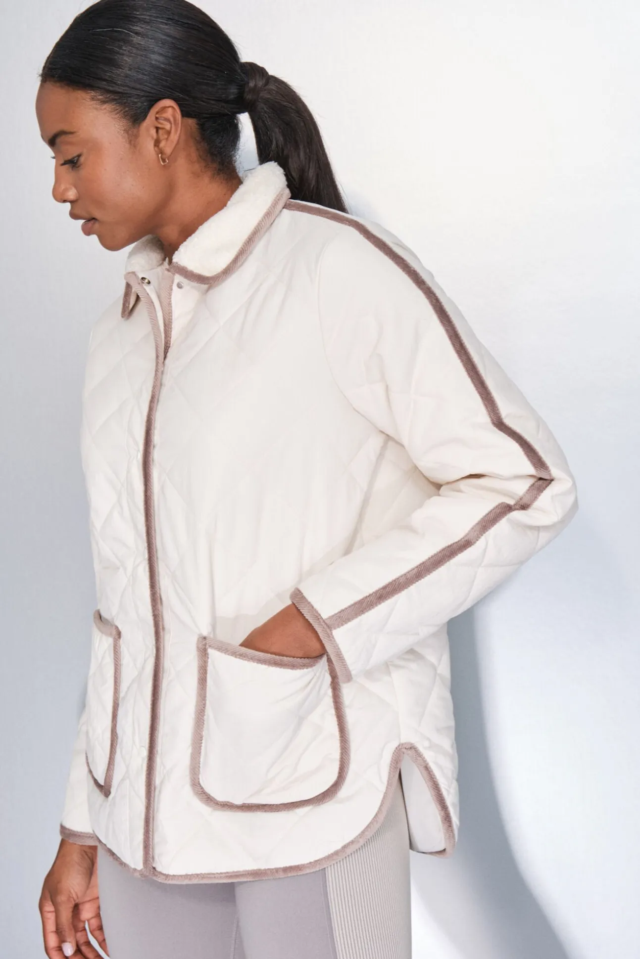 Chaqueta acolchada rombos beige