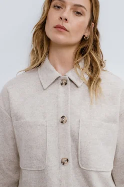 Chaqueta camisera abotonada