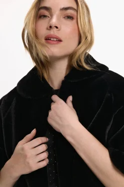 Chaqueta capa de pelo sintético