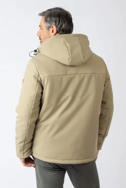 Chaqueta con capucha