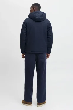 Chaqueta con capucha