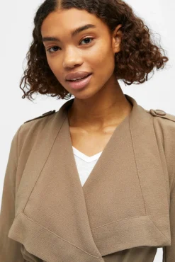 Chaqueta con cinturón