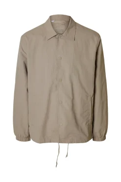 Chaqueta corta con cuello confeccionada con materiales reciclados