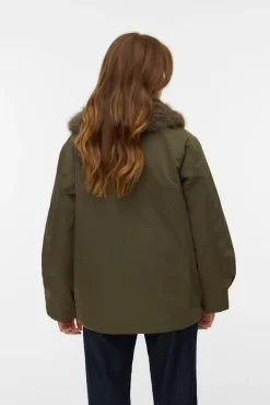 Chaqueta corta cuello de pelo