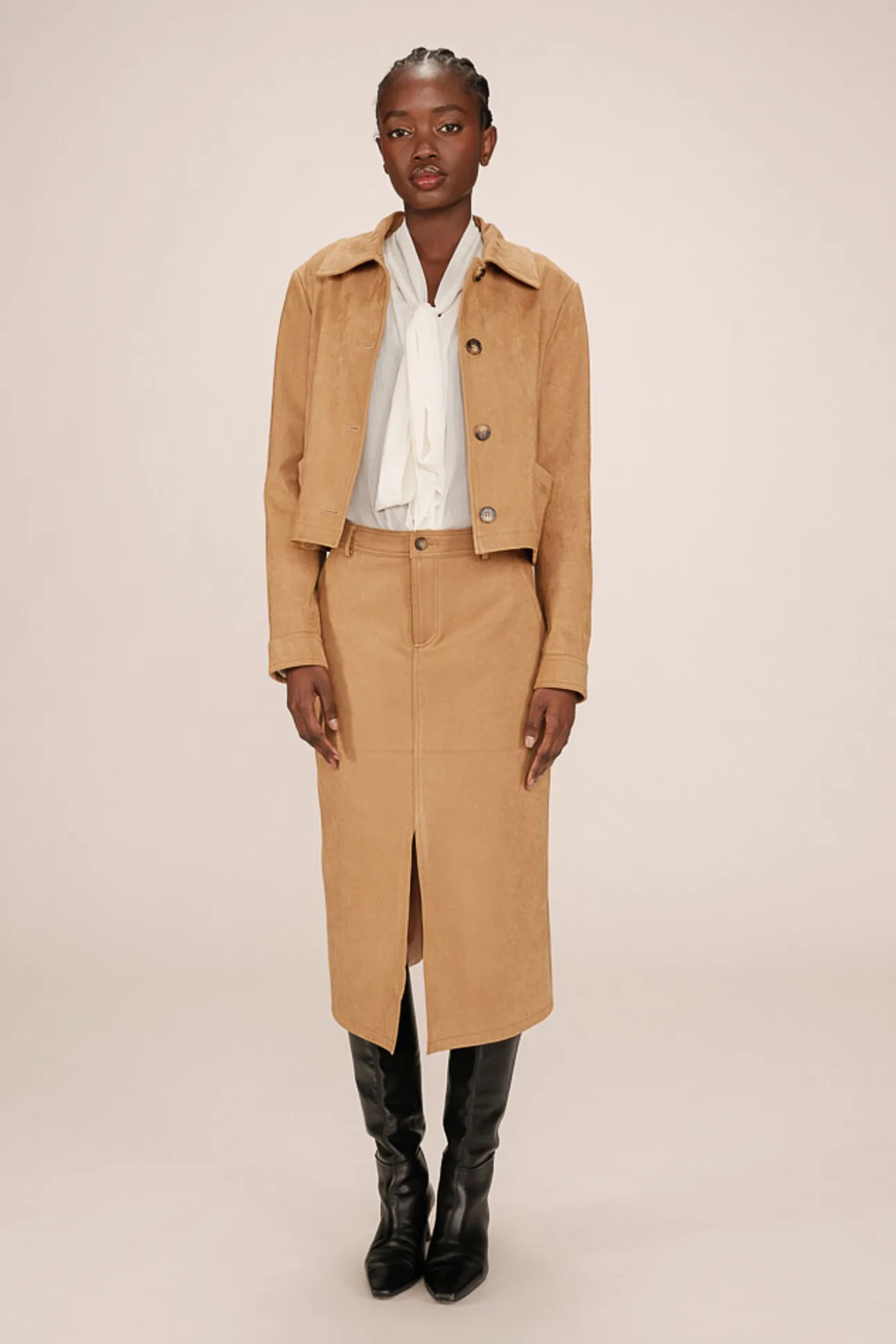 Chaqueta corta de ante sintético