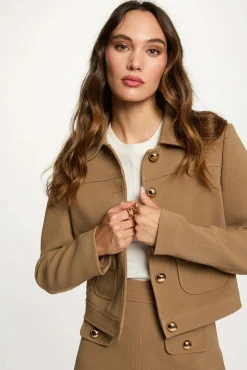 Chaqueta corta de manga larga