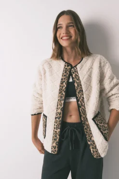 Chaqueta corta reversible animal print