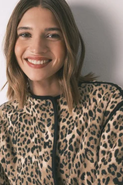 Chaqueta corta reversible animal print