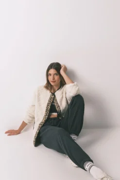 Chaqueta corta reversible animal print