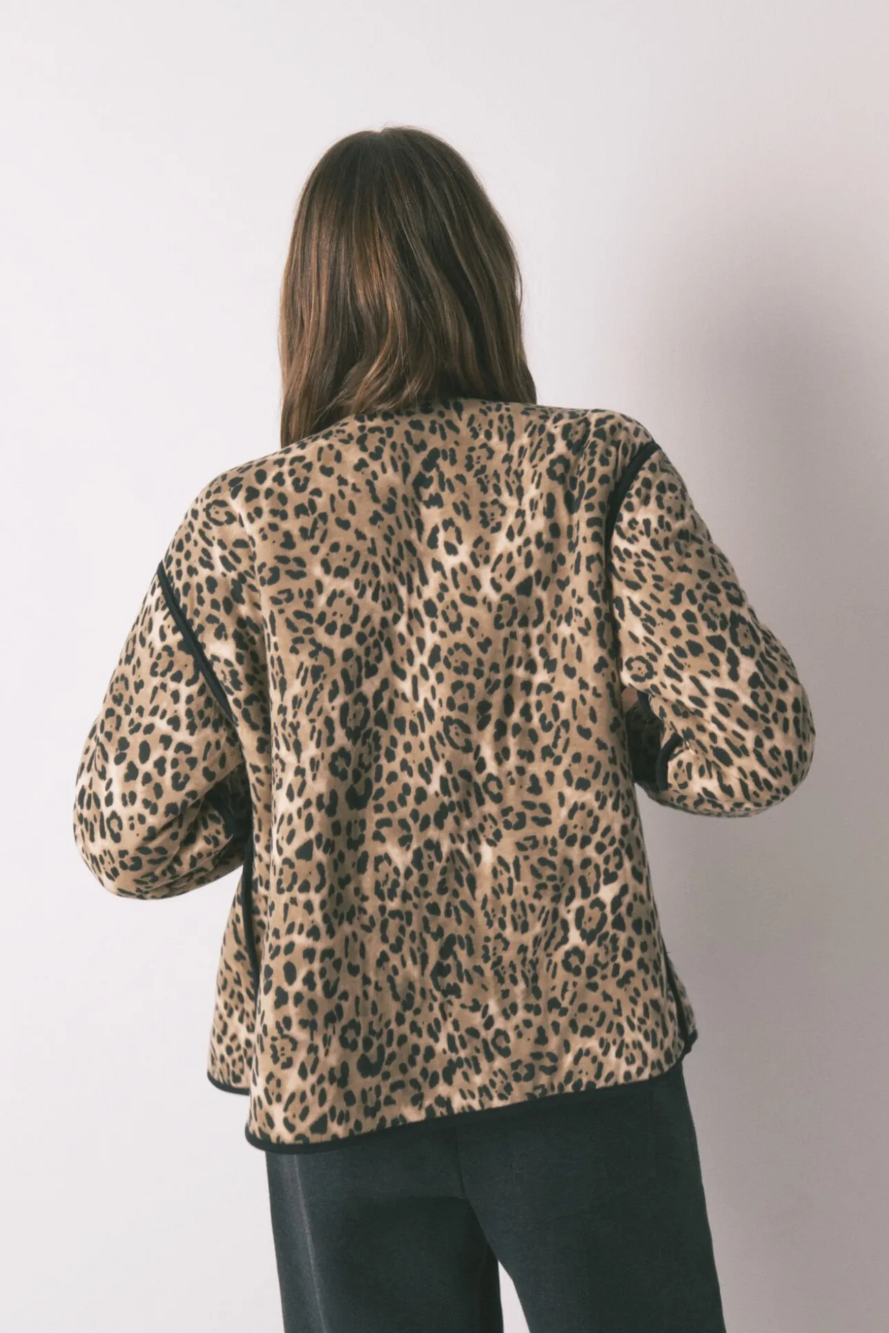 Chaqueta corta reversible animal print