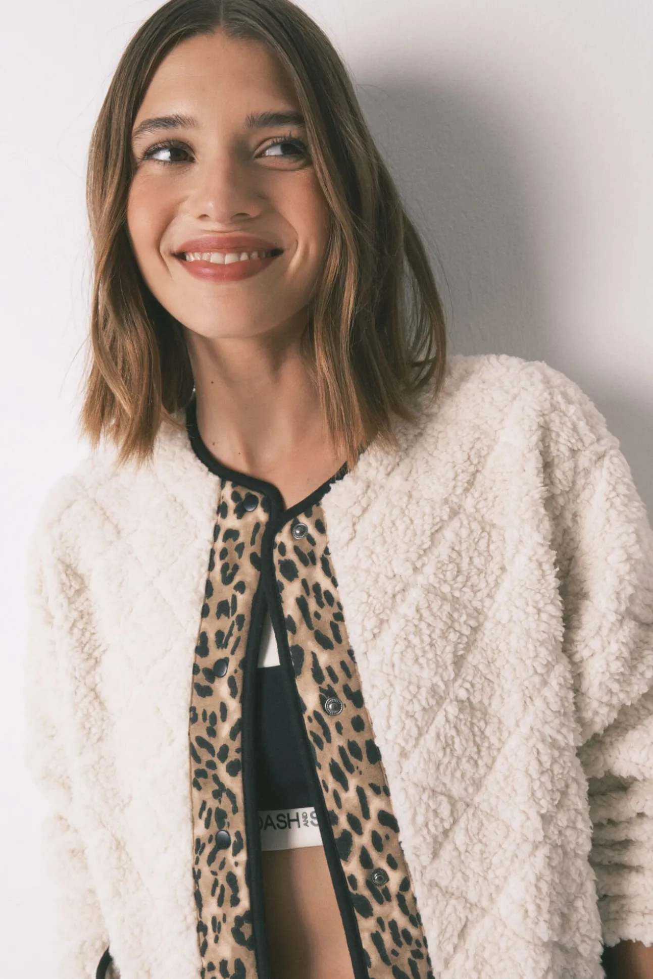 Chaqueta corta reversible animal print