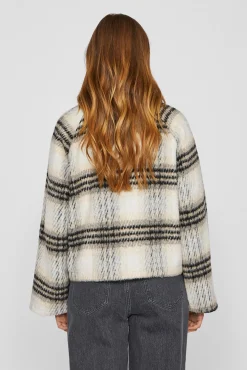 Chaqueta de paño abotonada