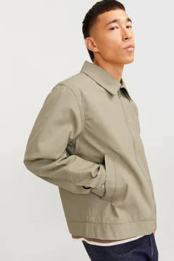 Chaqueta estilo cortavientos