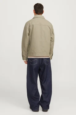 Chaqueta estilo cortavientos