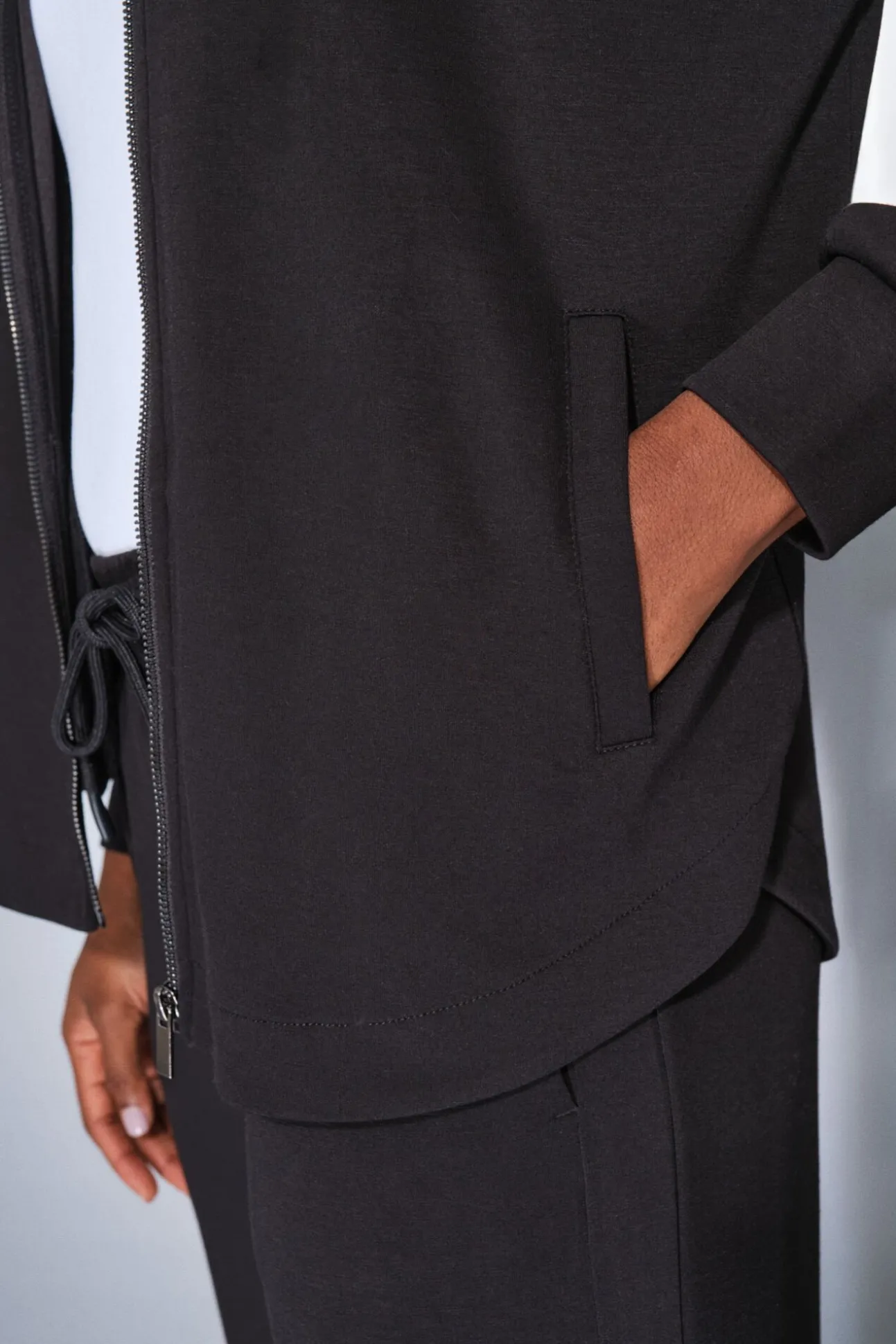 Chaqueta negra cremallera