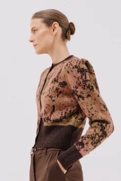 Chaqueta pliegue hombro