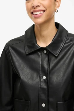 Chaqueta polipiel abotonada