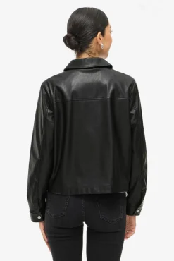 Chaqueta polipiel abotonada