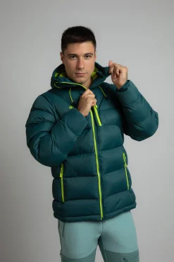 Chaqueta rellena de fibra repelente al agua