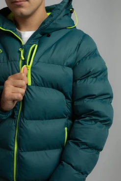 Chaqueta rellena de fibra repelente al agua