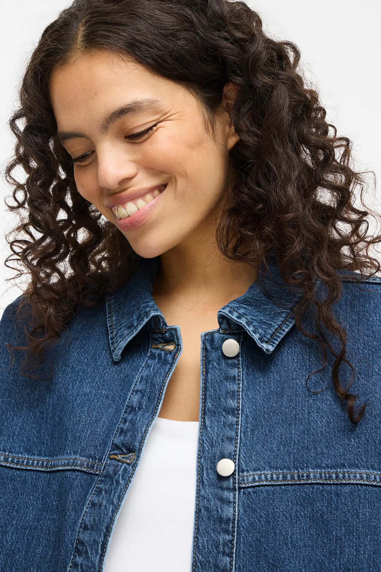 Chaqueta vaquera con bolsillos