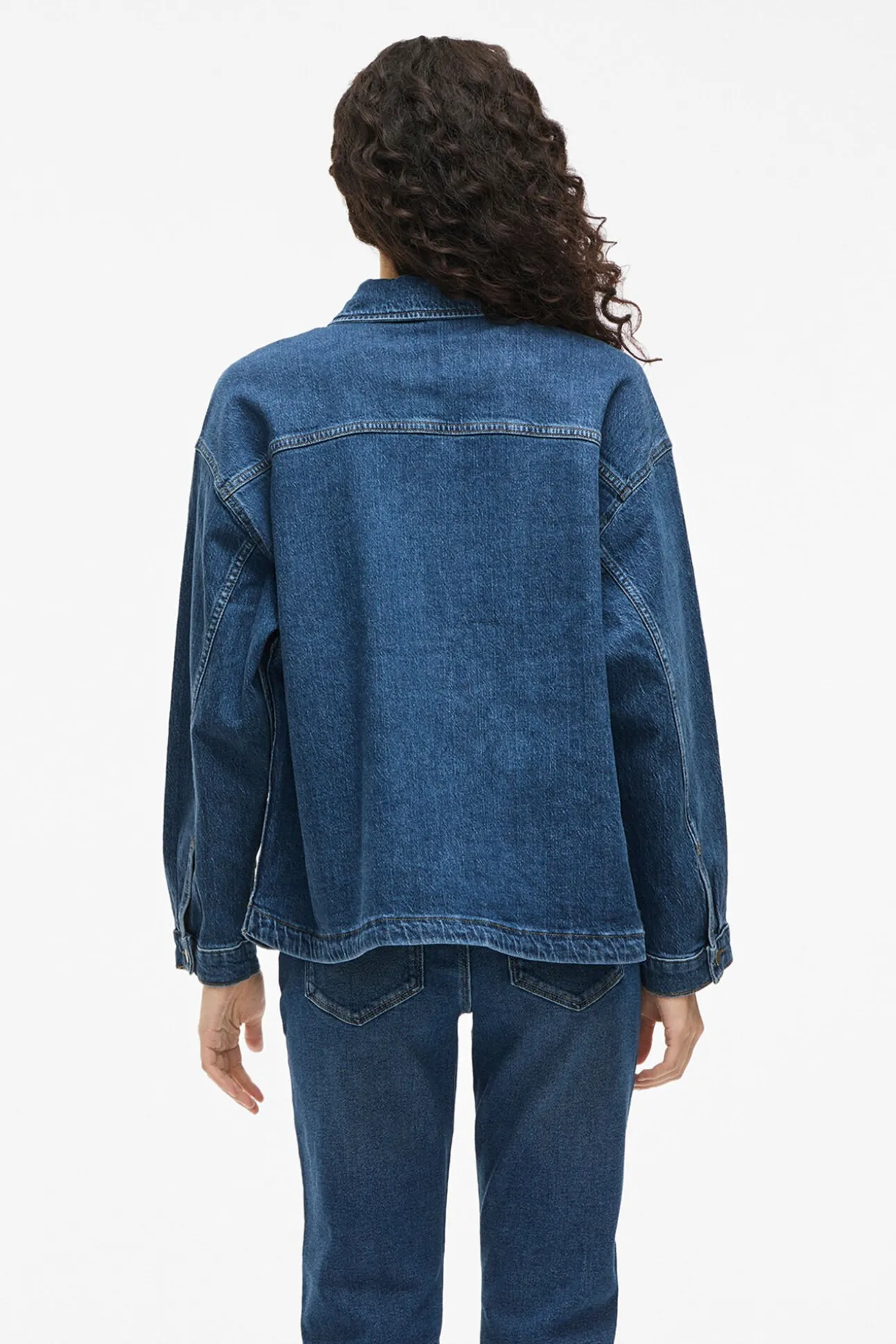 Chaqueta vaquera con bolsillos