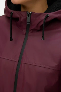 Chubasquero con capucha