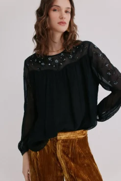 Claire. Blusa bordada