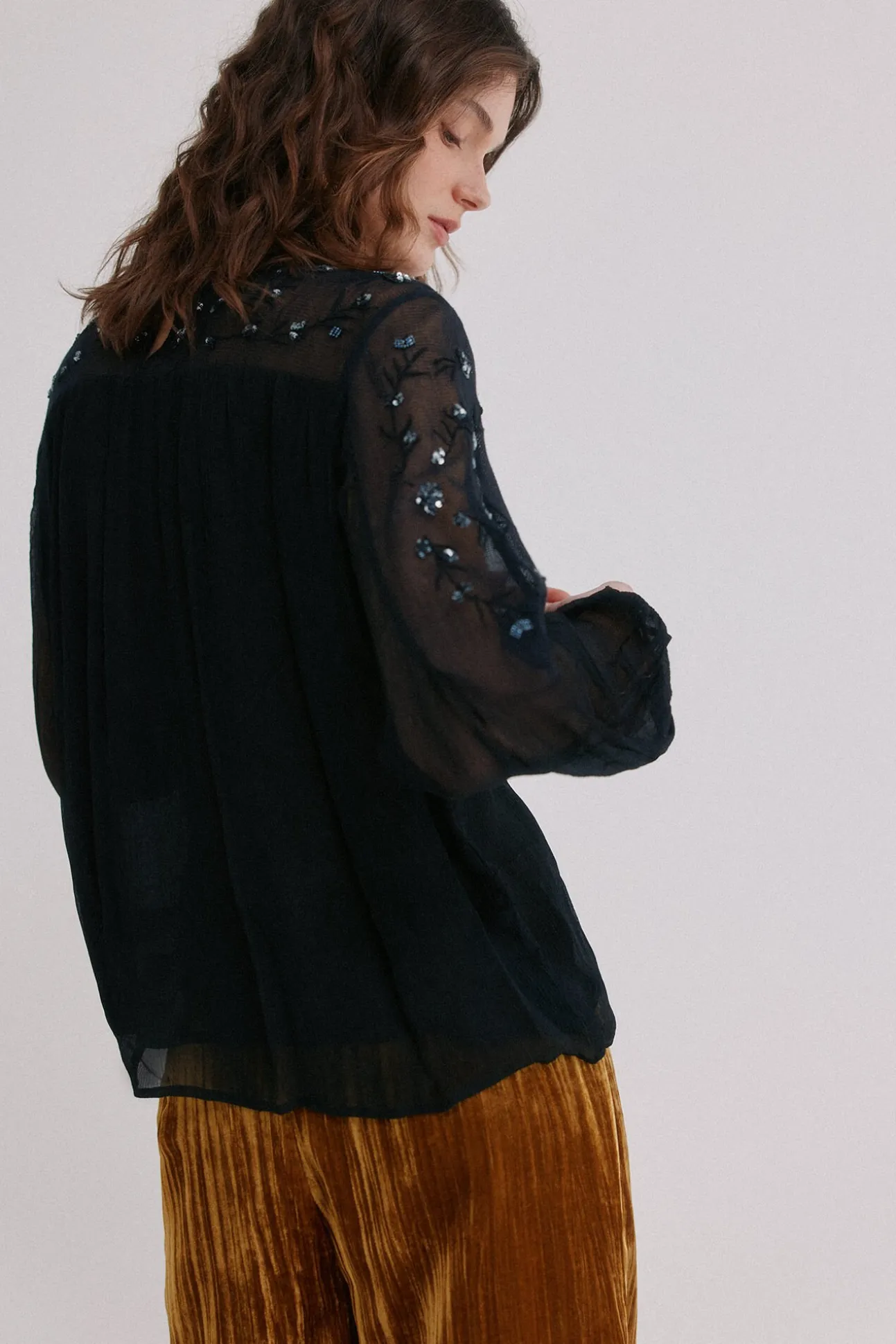 Claire. Blusa bordada