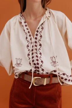 Claudia. Blusa bordada