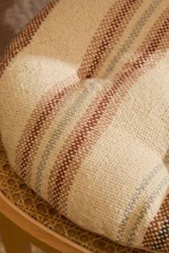 Cojín de silla redondo a rayas en tonos tierra Peru