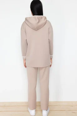 Conjunto cómodo sudadera capucha y pantalón