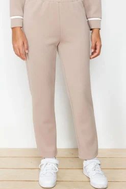 Conjunto cómodo sudadera capucha y pantalón