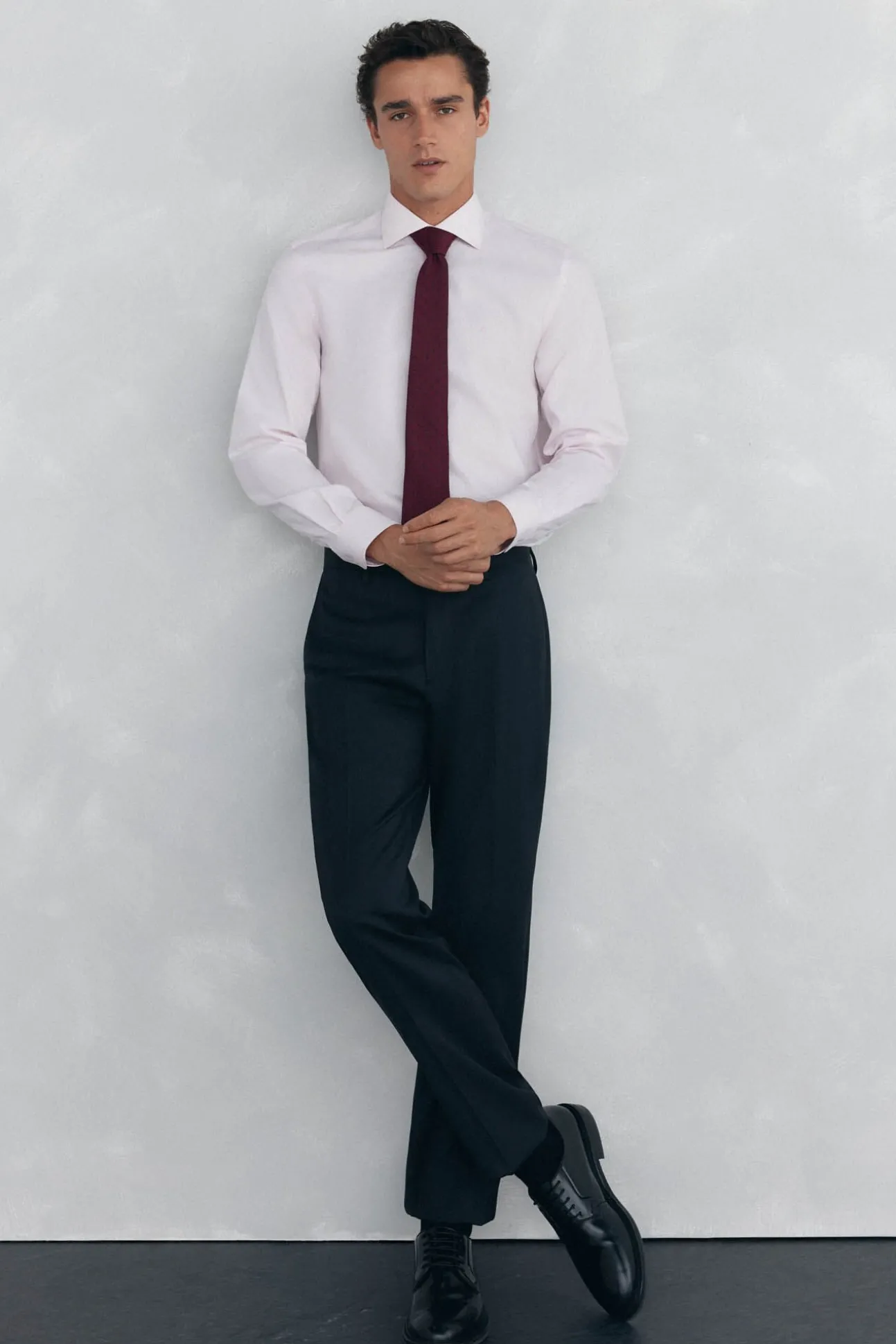 Conjunto de corbata, pantalón y camisa