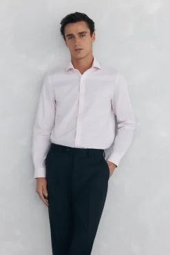 Conjunto de corbata, pantalón y camisa