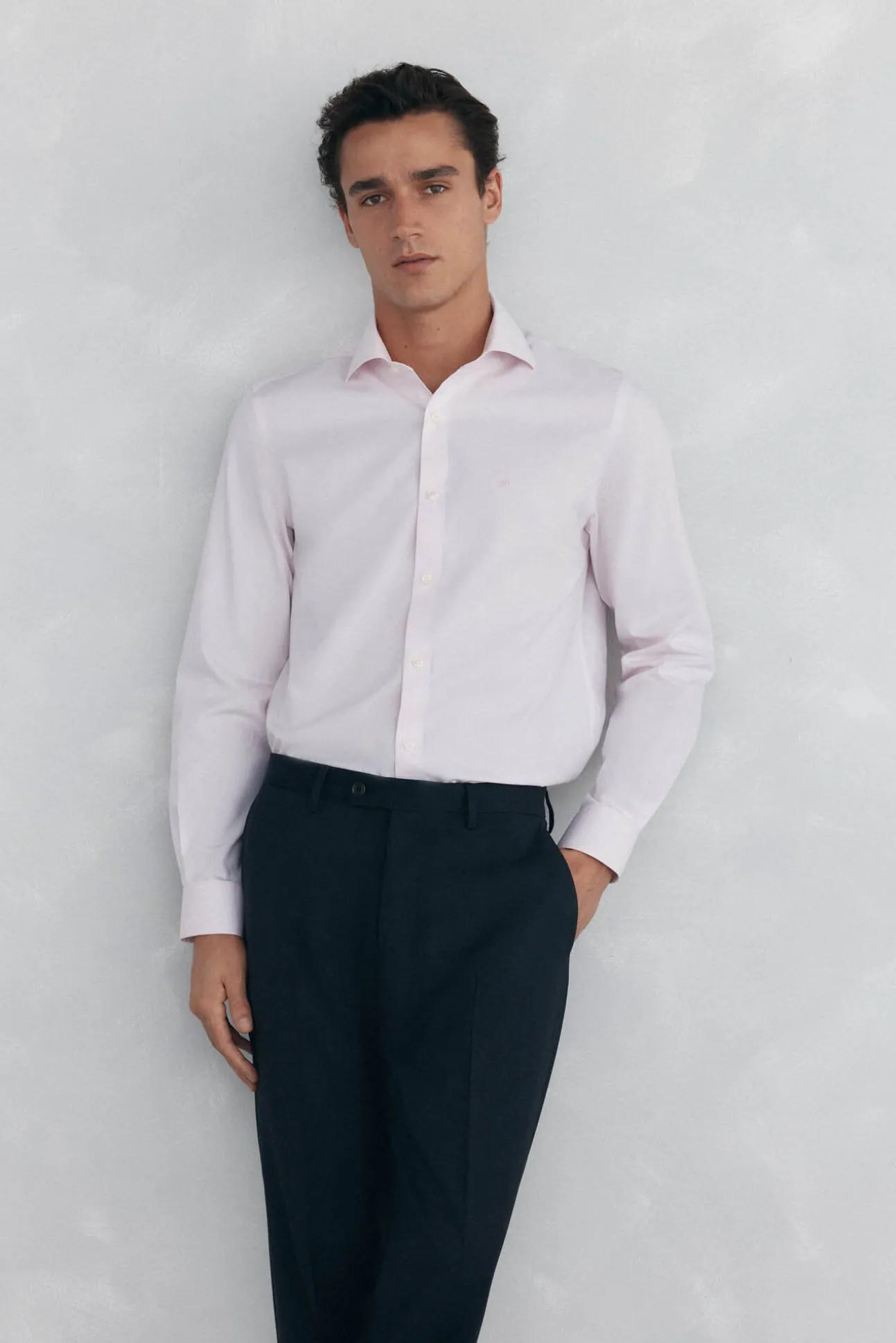 Conjunto de corbata, pantalón y camisa