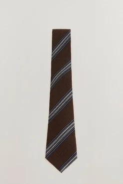 Conjunto de corbata, pantalón y camisa