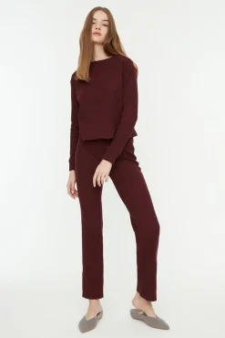 Conjunto de pijama de pana en color burdeos