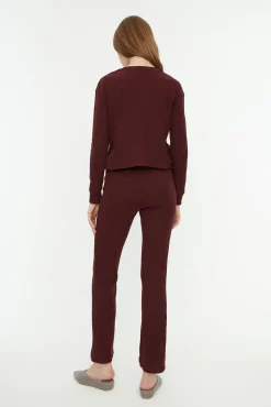 Conjunto de pijama de pana en color burdeos