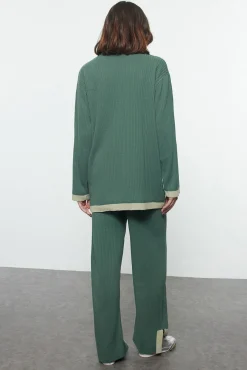 Conjunto pantalón y camiseta punto con ribetes